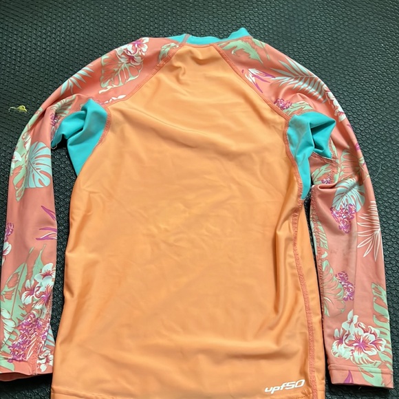 Dakine girls size 8 light weight rash guard Sun shirt UPF 50 - Picture 3 of 3